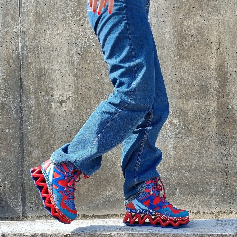 Marc by Marc Jacobs Blue/Red Leather Ninja
Wave High Top Sneakers Size 35